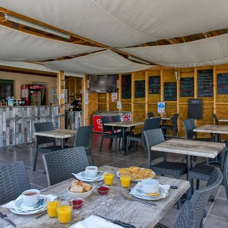 Campingplads Mobil 6 Personnes Avec Acces Handicape - Api-1-52-1018