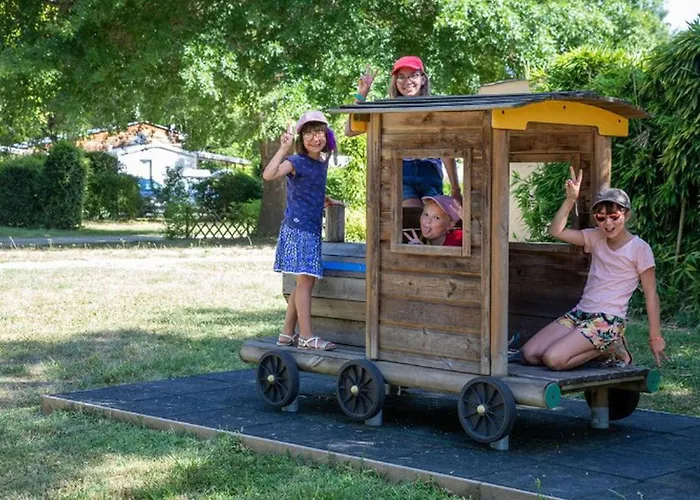 Mobil 6 Personnes Avec Accès Handicapé - Api-1-52-1018 Camping Groléjac